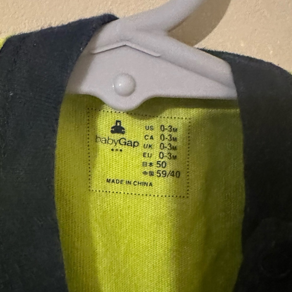 GAP 0-3month Green Baby Onesie 🆓 - Picture 3 of 3